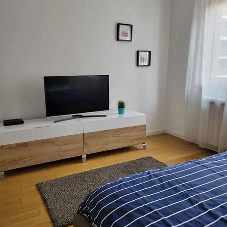 Apartment Sleek & Lovely Studio With A Great Location