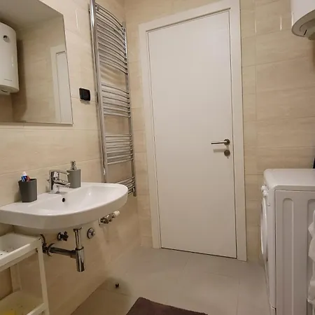 Sleek & Lovely Studio With A Great Location *