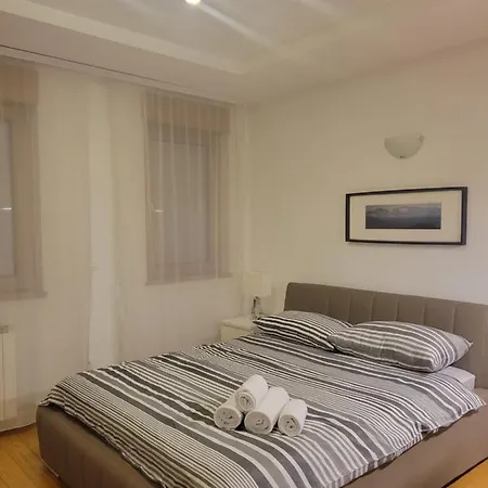 Sleek & Lovely Studio With A Great Location Apartment Belgrade